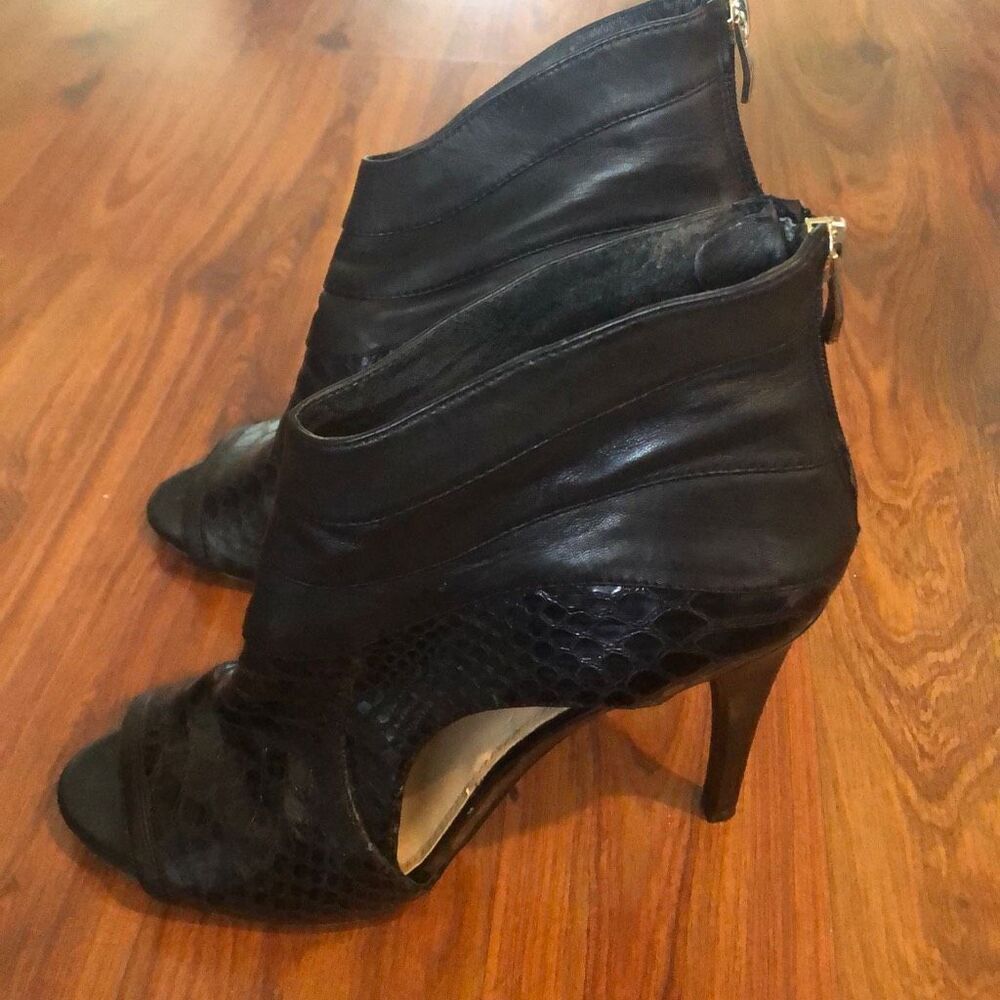 Vince Camuto black heels bootie 7